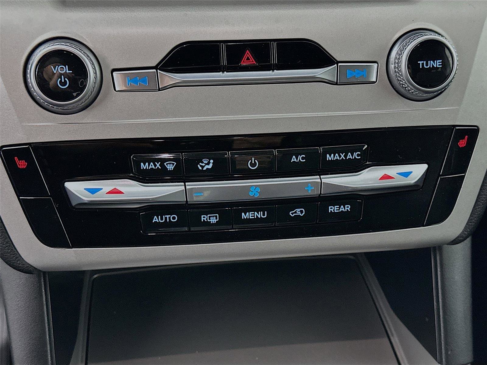 Used 2023 Ford Explorer XLT image 15