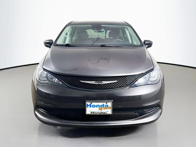 Used 2023 Chrysler Voyager LX FWD image 2