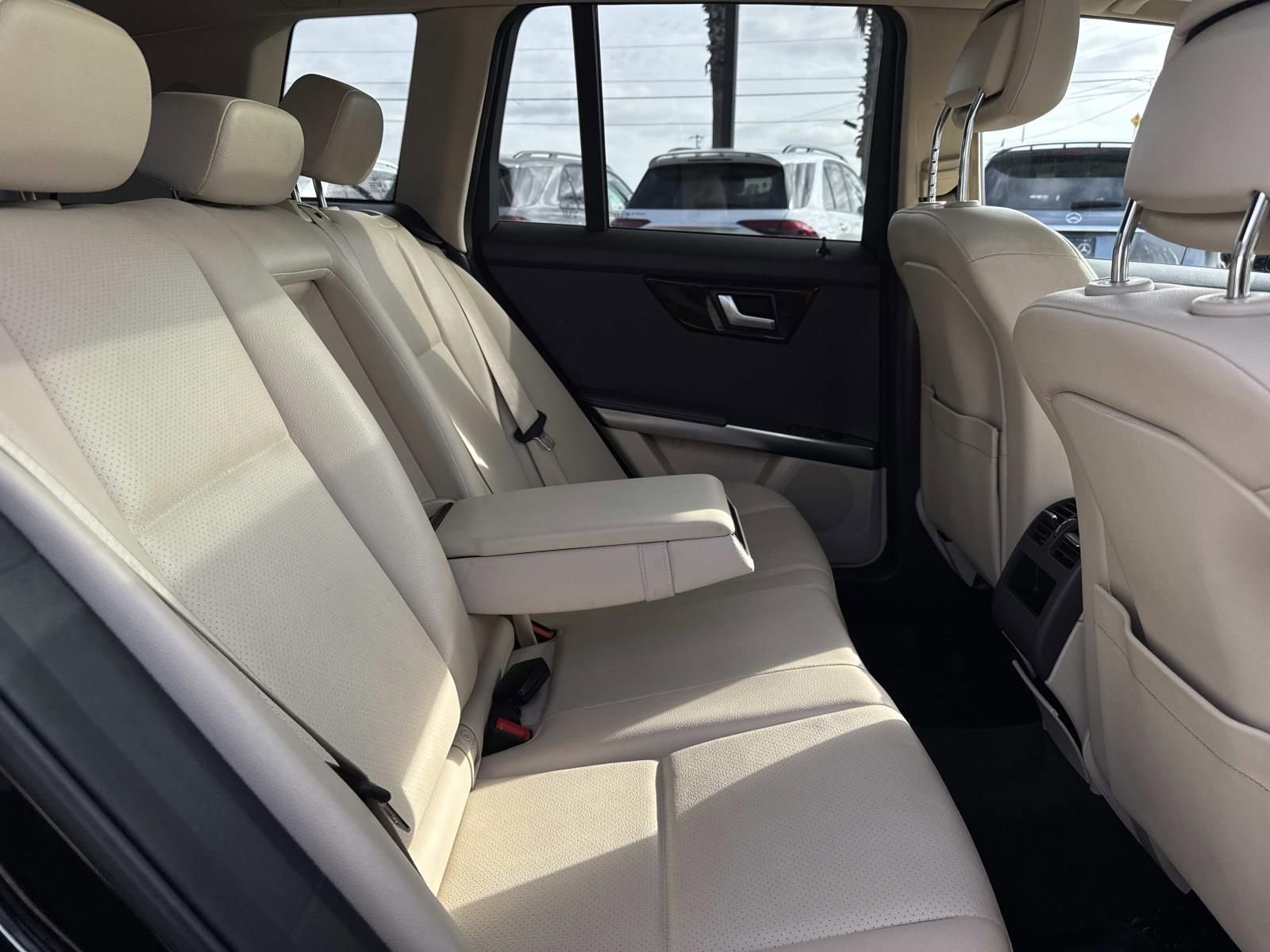 Used 2013 Mercedes-Benz GLK 350 4MATIC image 9