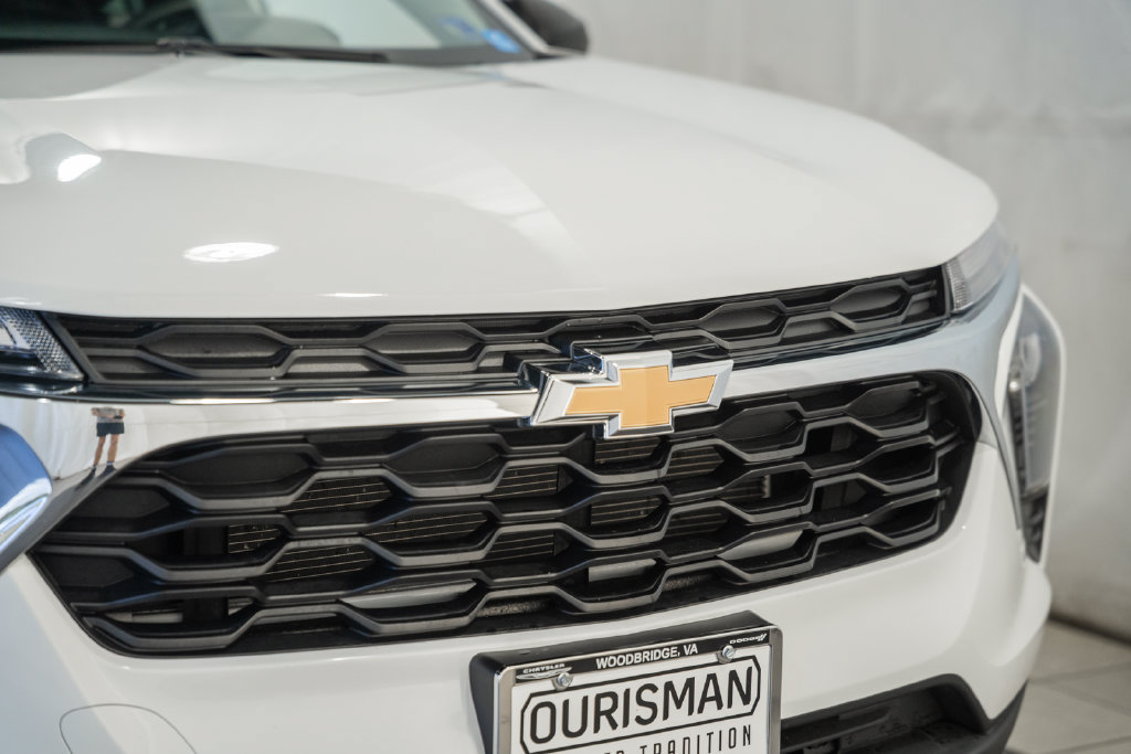 Used 2025 Chevrolet Trax LS FWD image 9