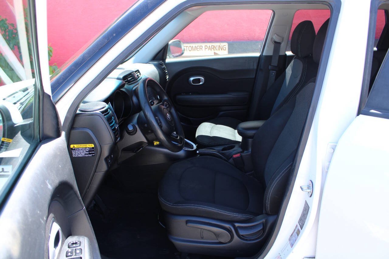 Used 2018 Kia Soul + FWD image 9