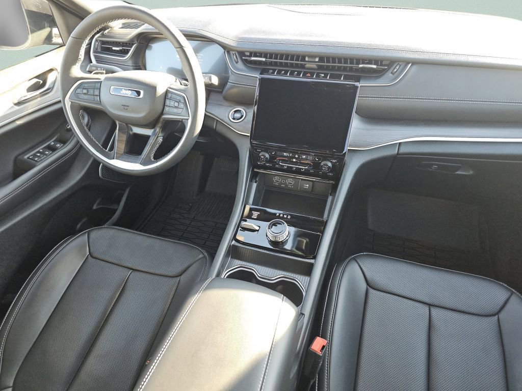 Used 2025 Jeep Grand Cherokee Limited w/ Luxury Tech Group II image 30