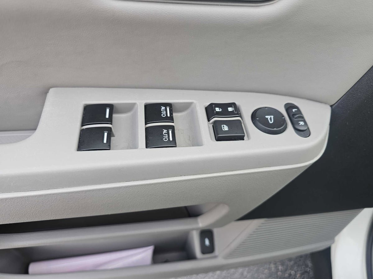Used 2010 Honda Pilot EX-L image 12