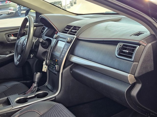 Used 2015 Toyota Camry SE FWD image 19