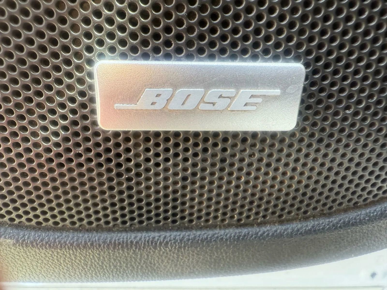 Used 2020 GMC Acadia SLT w/ Premium Package image 12