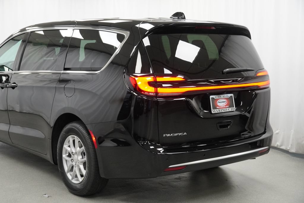New 2027 Chrysler Pacifica Select FWD image 12