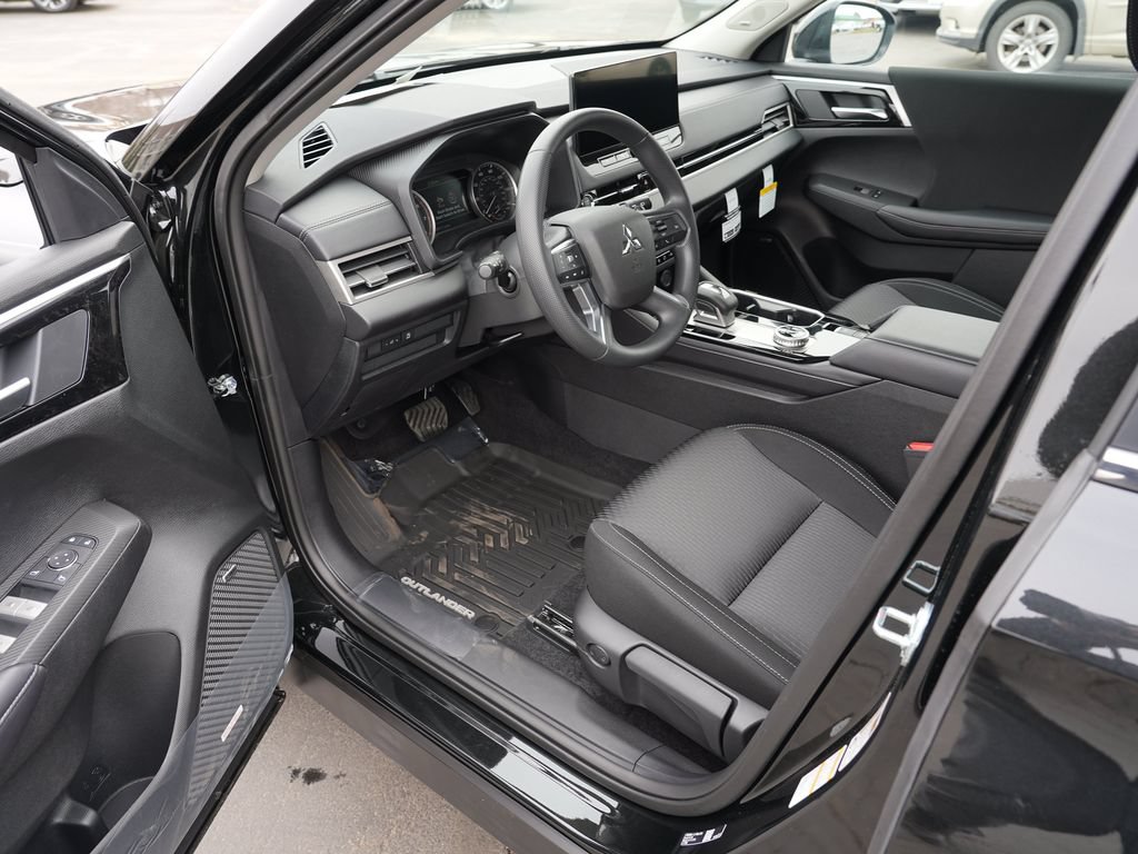 New 2026 Mitsubishi Outlander ES AWD/4WD image 13