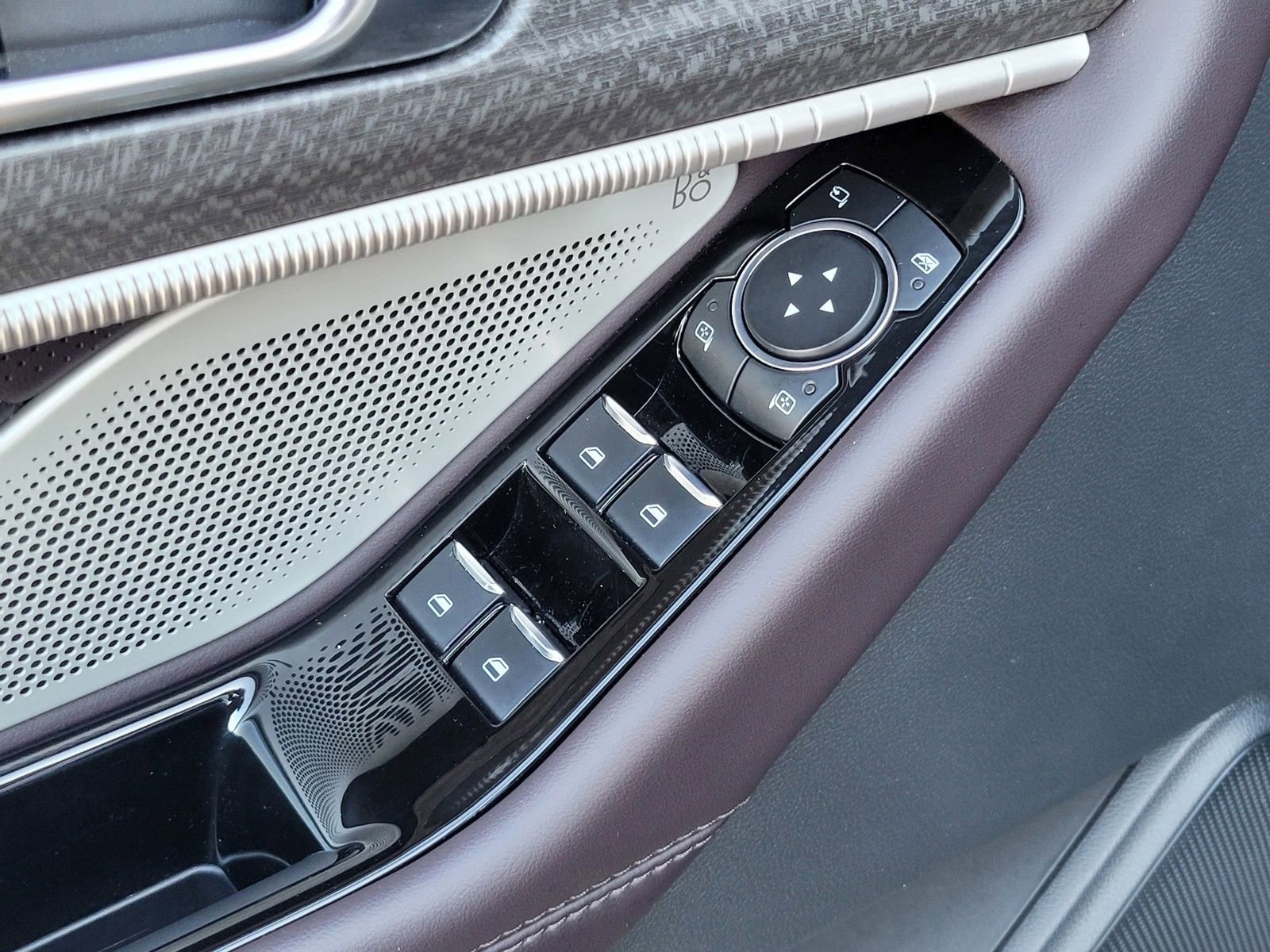 Used 2025 Ford Explorer Platinum w/ LUX Leather Package image 18