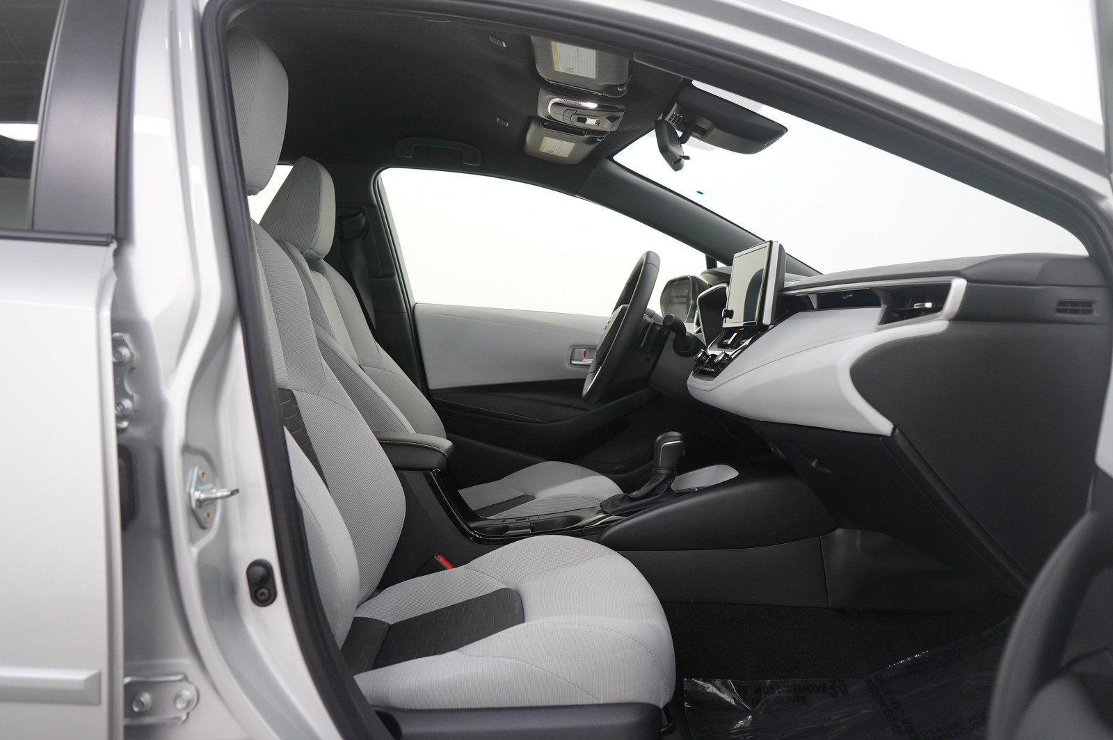 Used 2024 Toyota Corolla SE w/ SE Package image 11