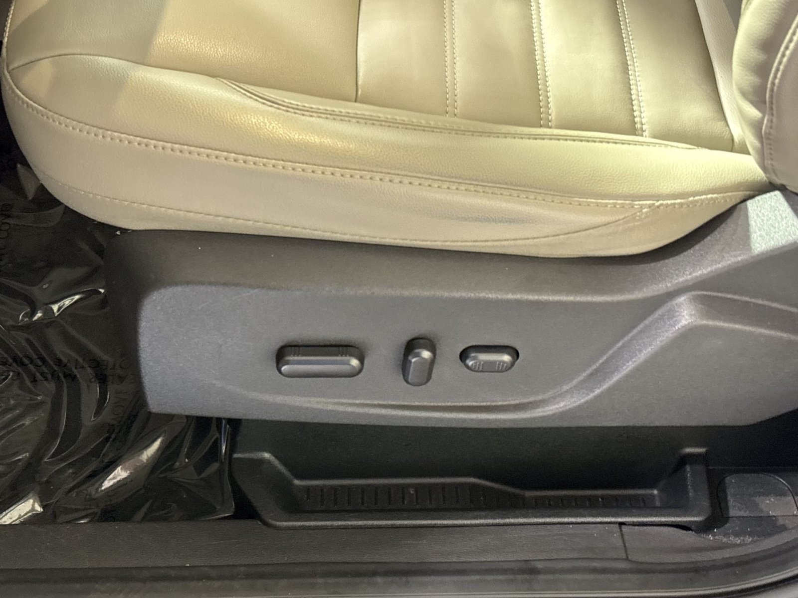 Used 2017 Ford Escape Titanium AWD/4WD image 10
