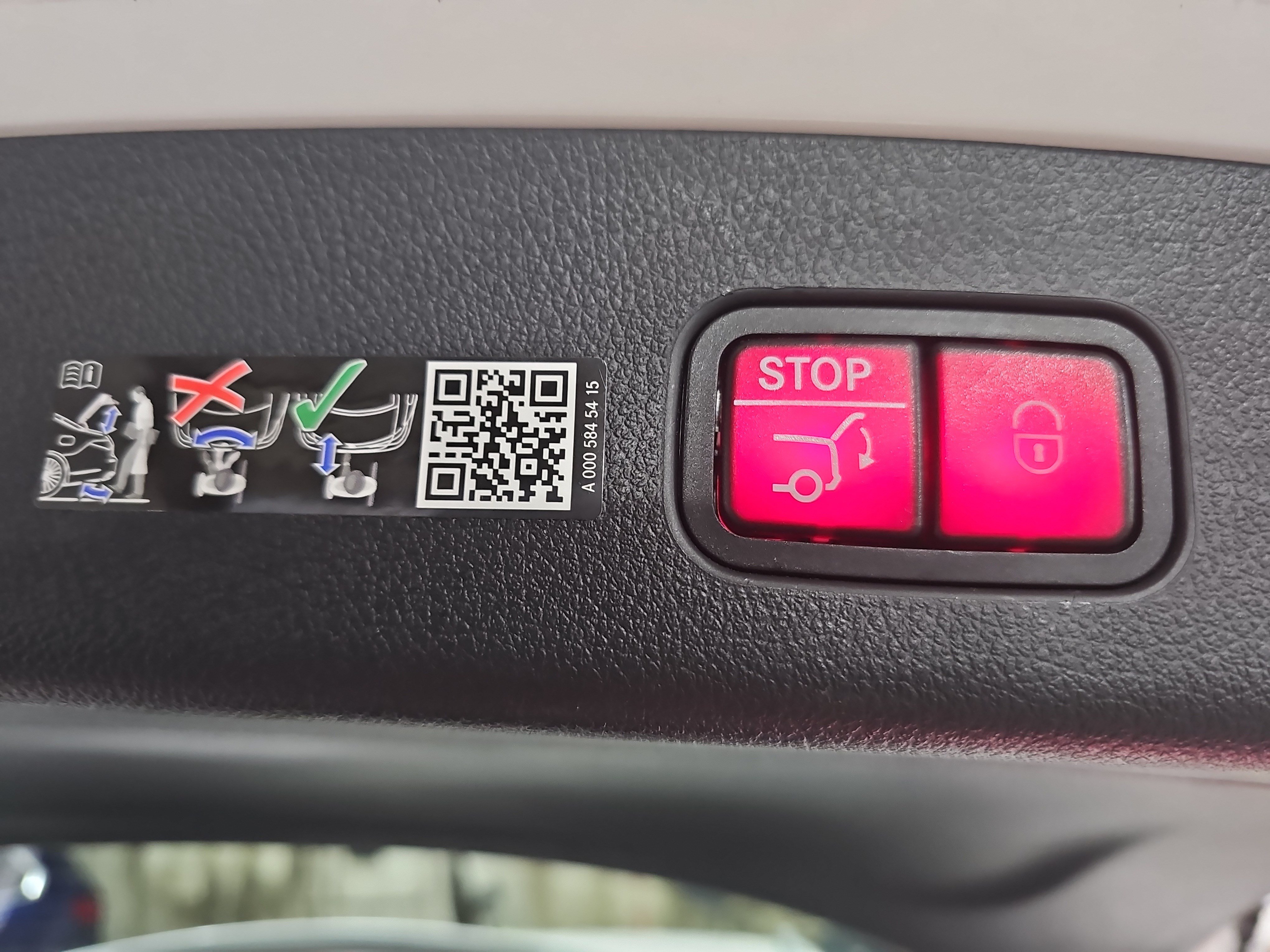 Used 2025 Mercedes-Benz GLC 300 4MATIC image 14
