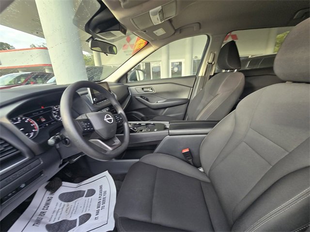 Used 2025 Nissan Rogue S image 4