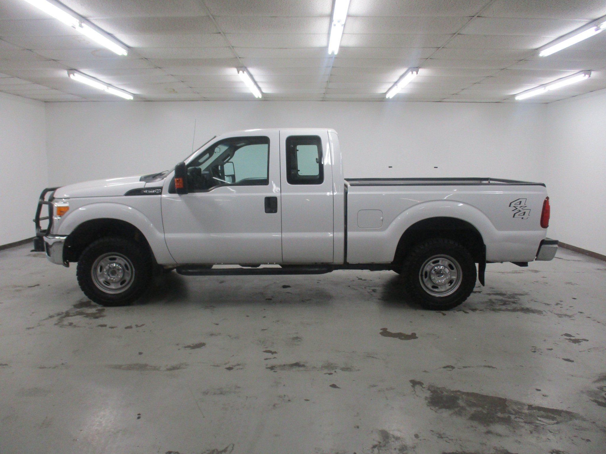 Used 2016 Ford F250 XL w/ Power Equipment Group AWD/4WD image 9