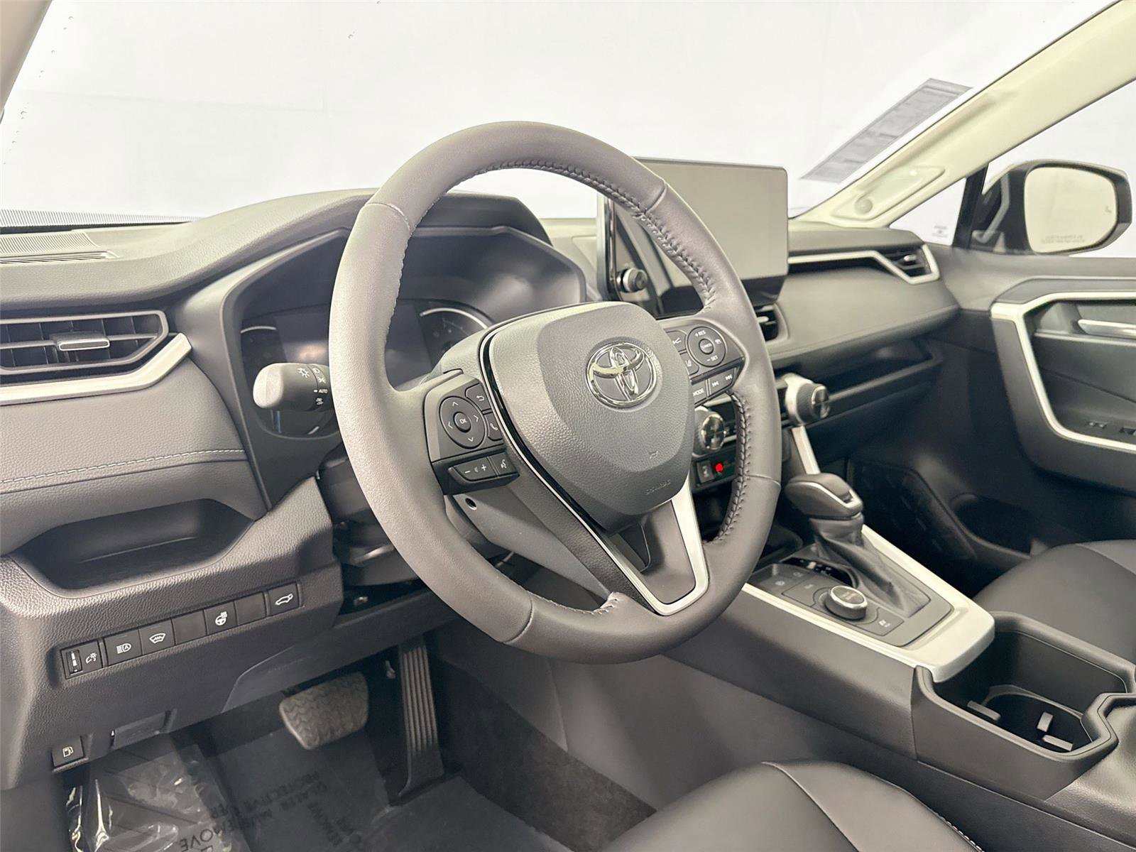 Used 2025 Toyota RAV4 XLE Premium image 13
