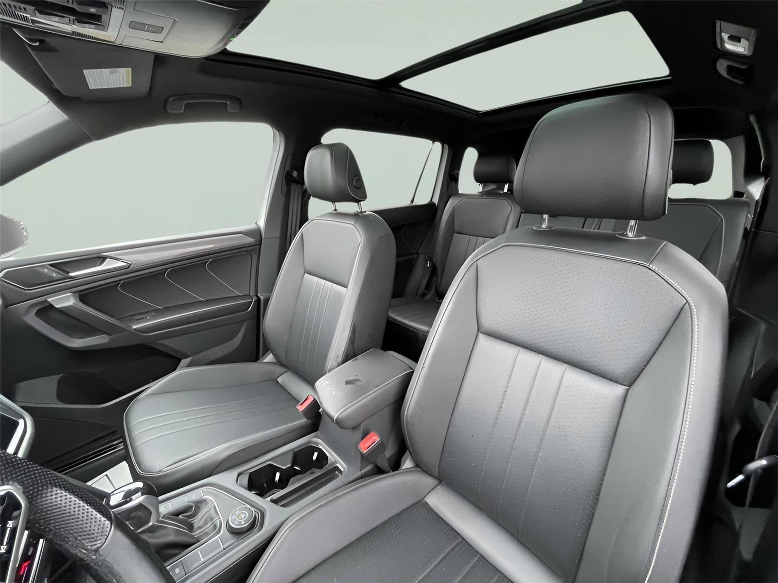 Used 2022 Volkswagen Tiguan SE R-Line image 15