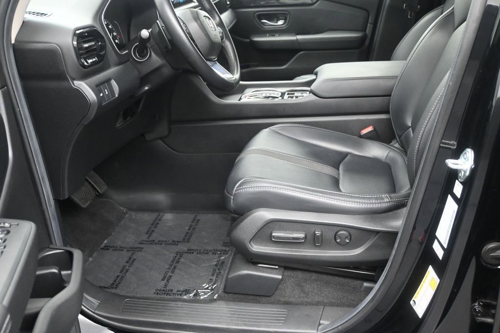 Used 2025 Honda Pilot Touring image 10