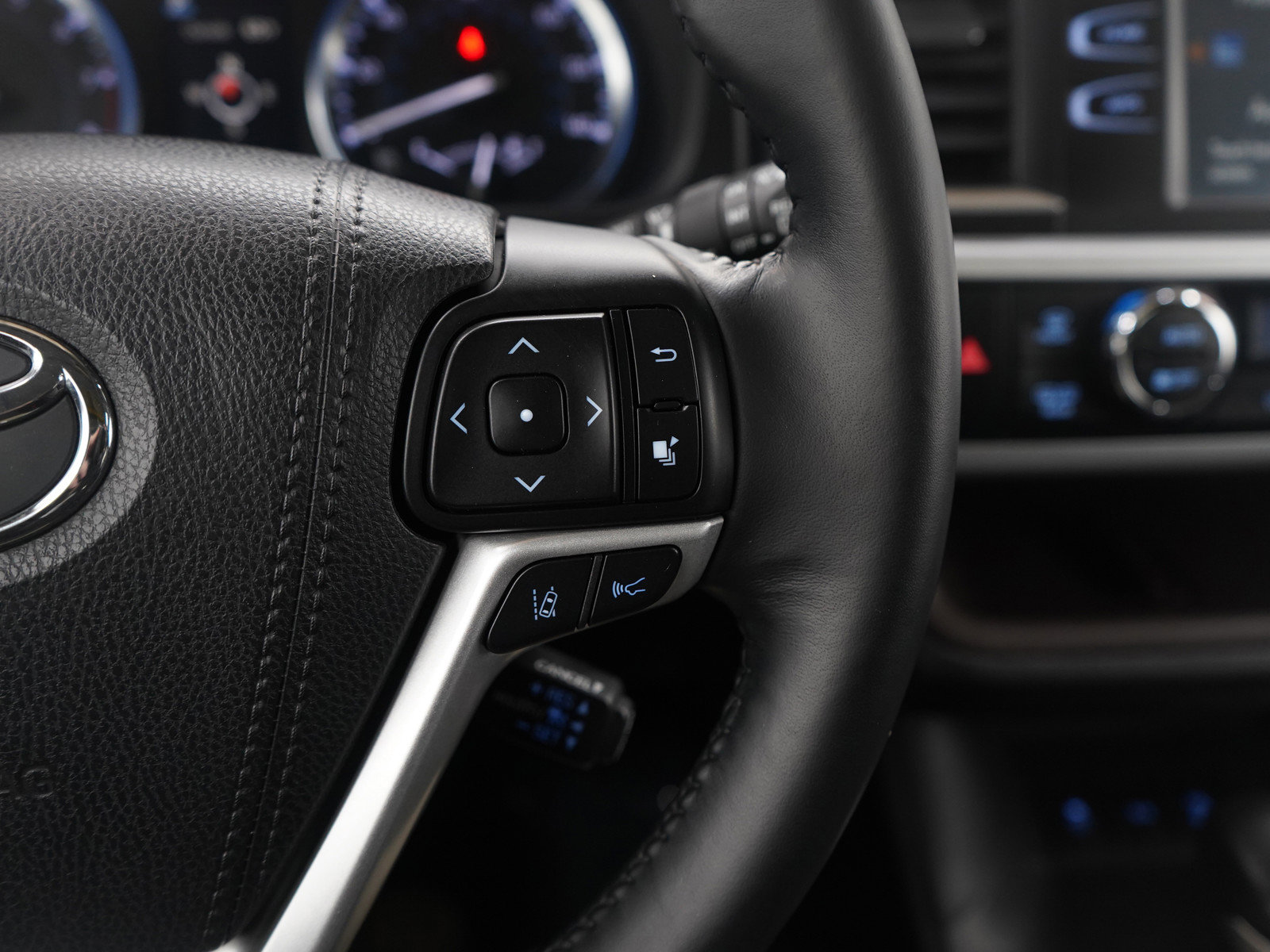 Used 2018 Toyota Highlander XLE image 27