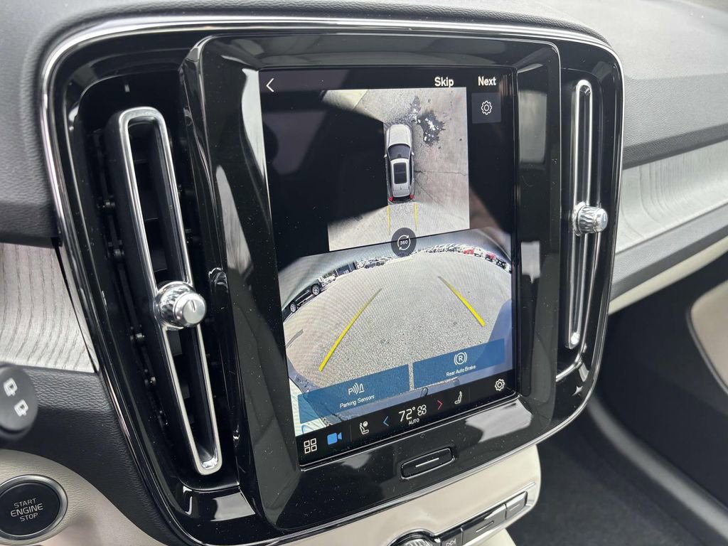Used 2025 Volvo XC40 B5 Plus w/ Protection Package Premier image 20