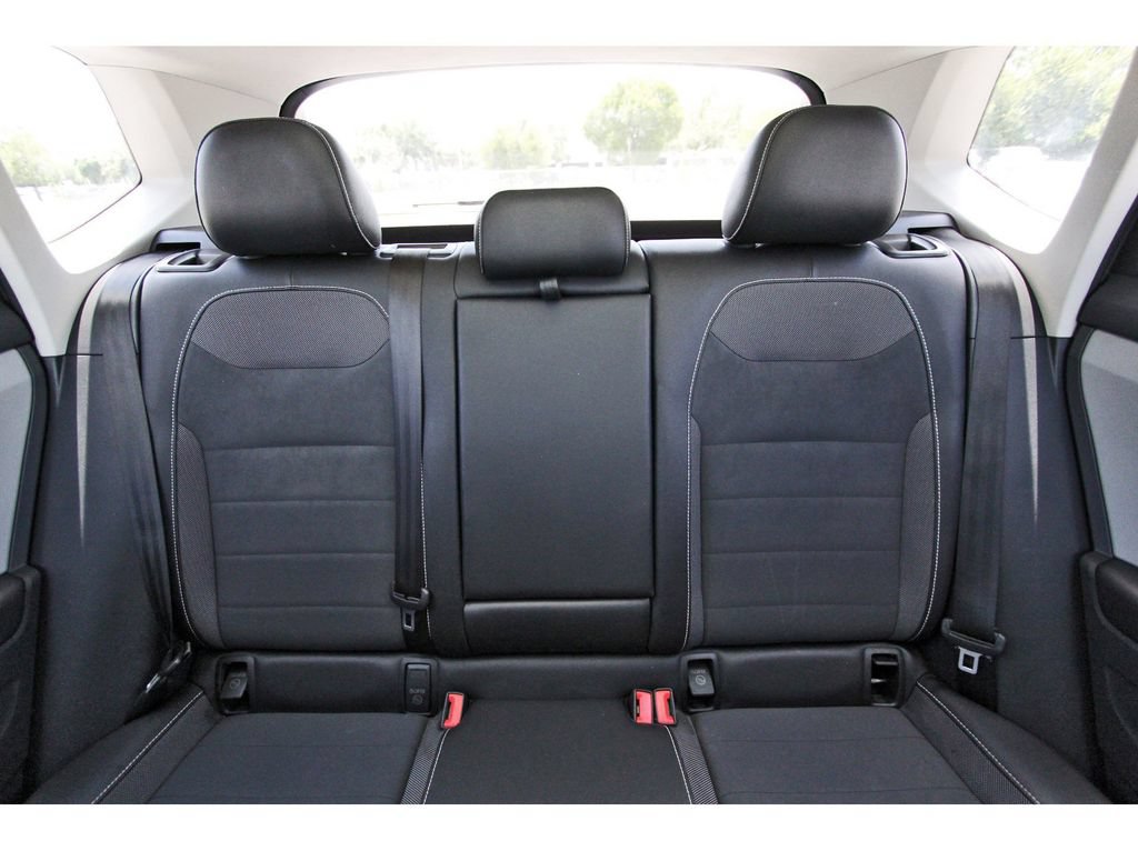 Used 2023 Volkswagen Taos SE w/ Panoramic Sunroof Package FWD image 14