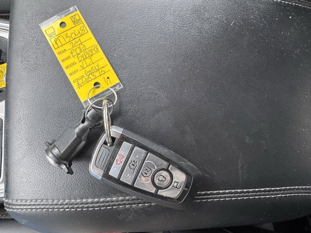 Used 2024 Ford Explorer XLT w/ Equipment Group 202A image 12