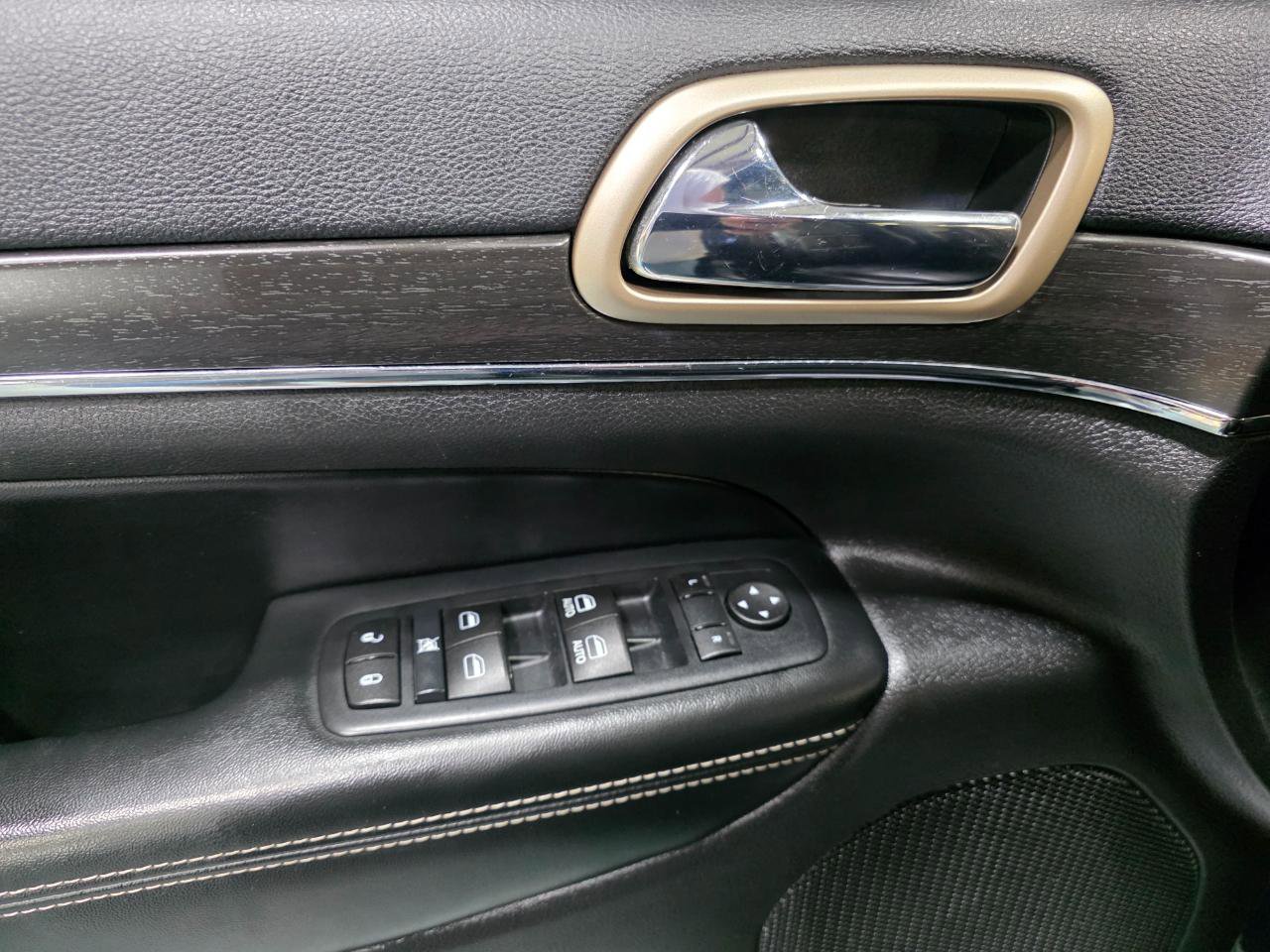 Used 2015 Jeep Grand Cherokee Limited AWD/4WD image 18