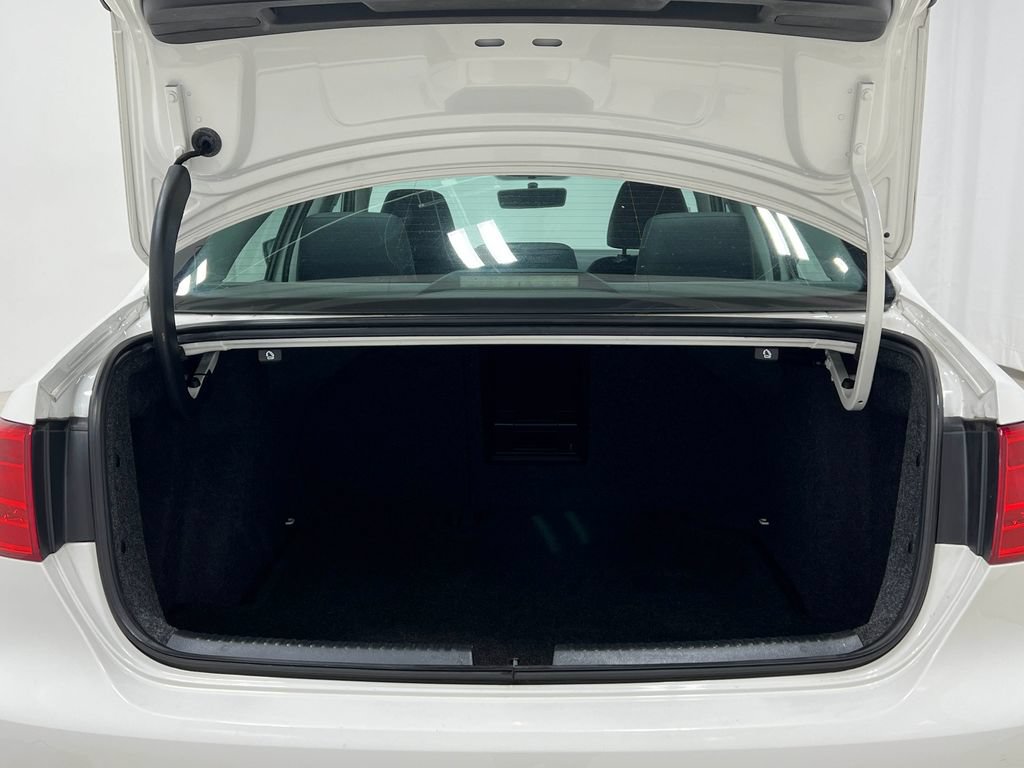 Used 2012 Volkswagen Jetta SE FWD image 25