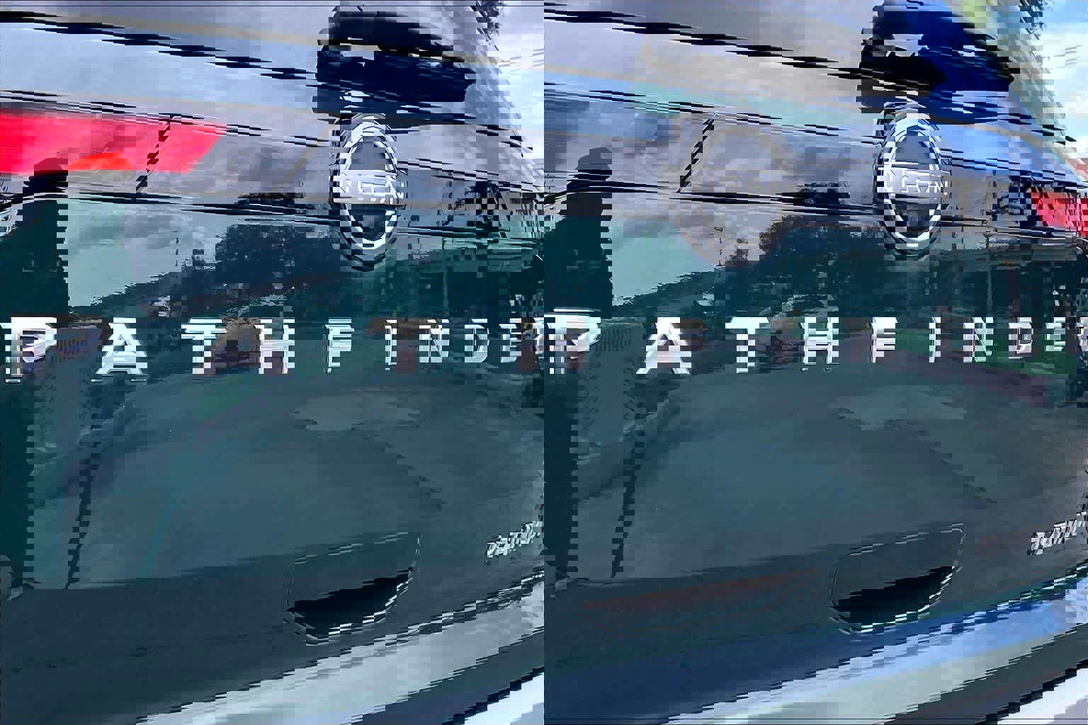 Used 2023 Nissan Pathfinder Platinum w/ Lighting Package (N93) image 30