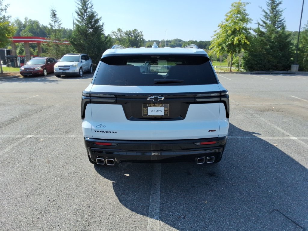Certified 2026 Chevrolet Traverse RS FWD image 6
