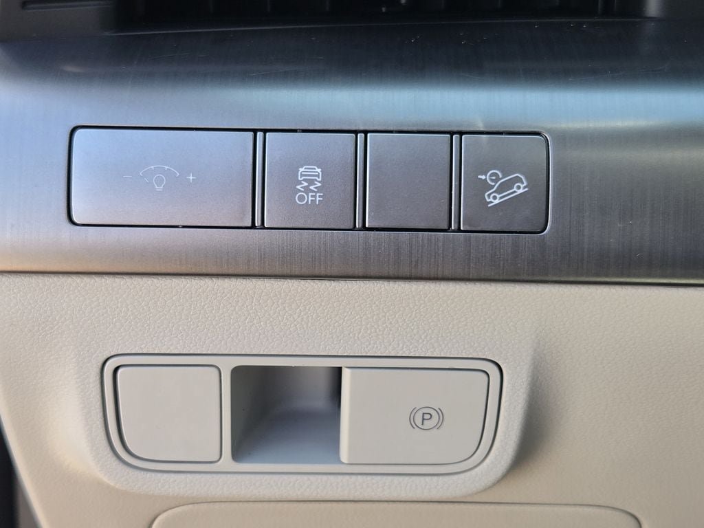 Used 2025 Hyundai Kona SEL FWD image 24