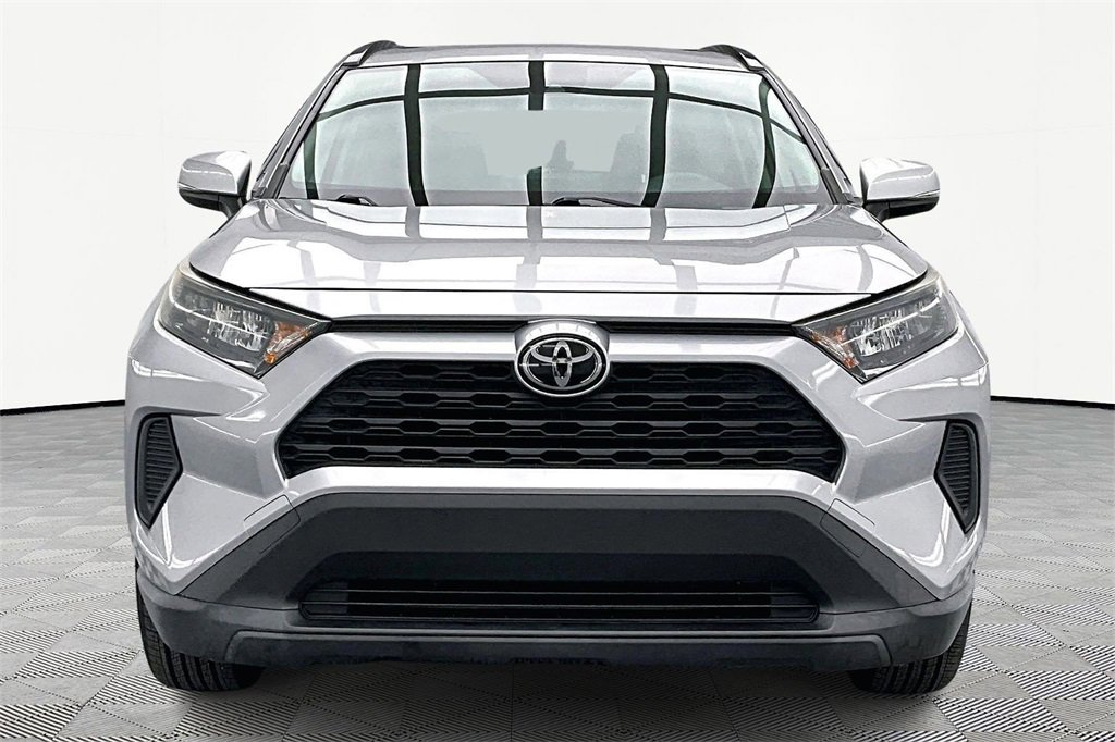 Used 2019 Toyota RAV4 LE image 3
