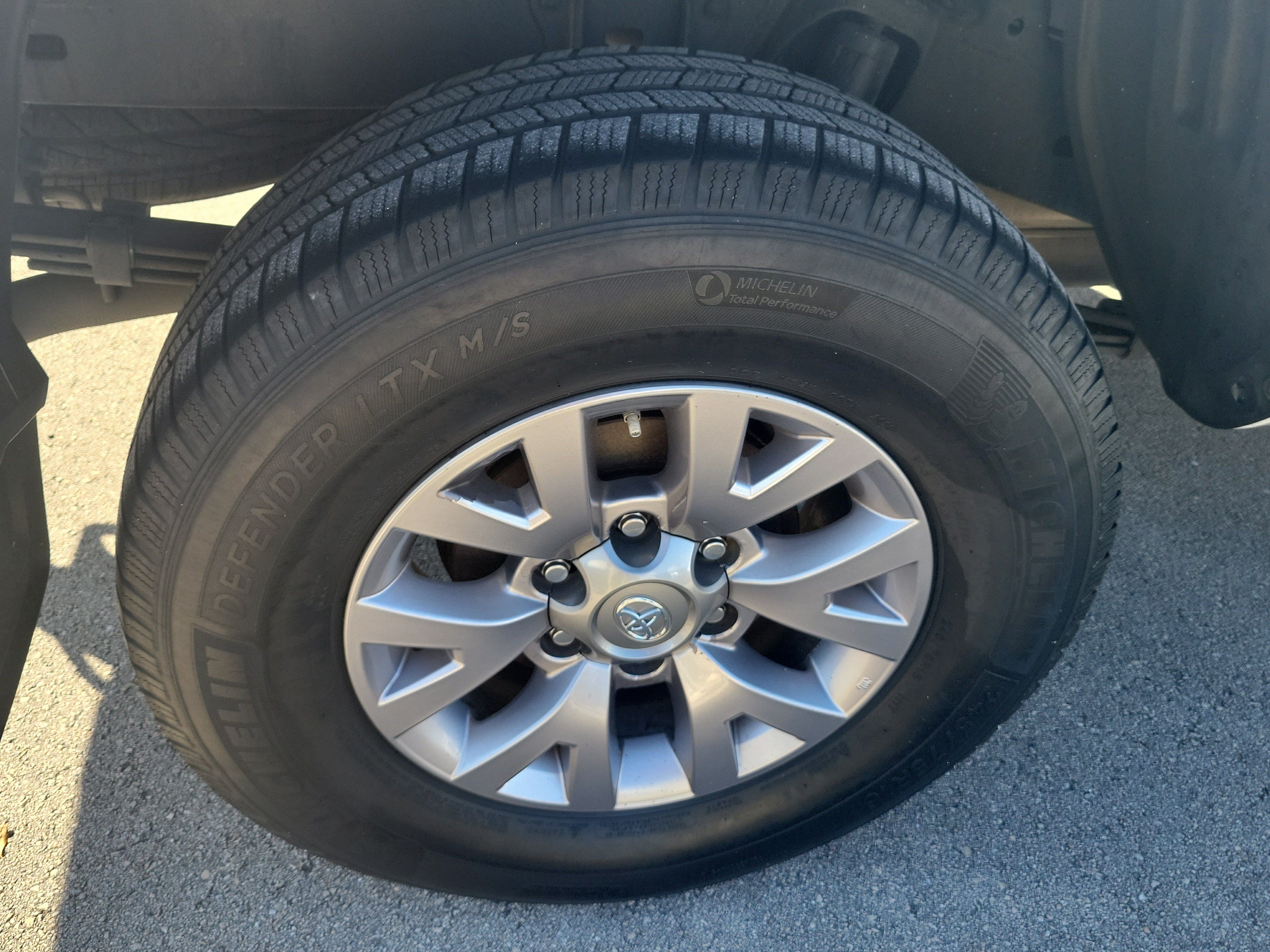 Used 2018 Toyota Tacoma SR5 RWD image 8