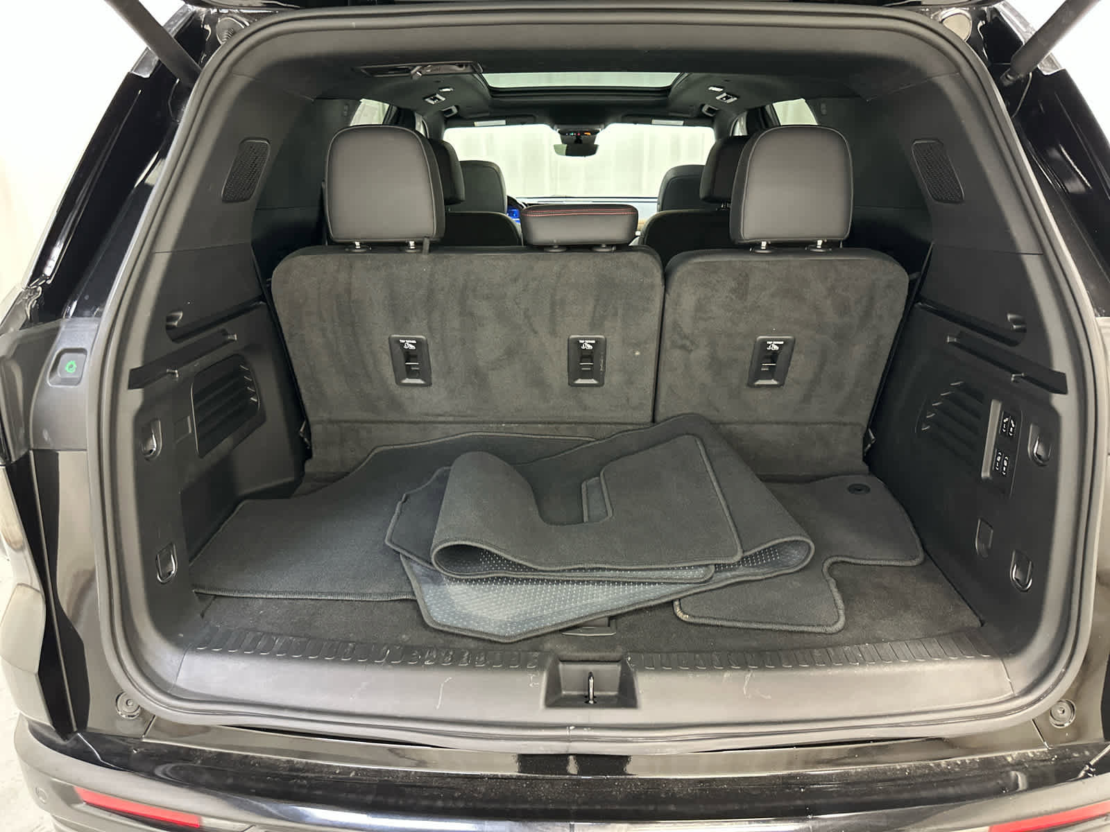 Certified 2024 Chevrolet Traverse RS w/ LPO, Floor Liner Package AWD/4WD image 25
