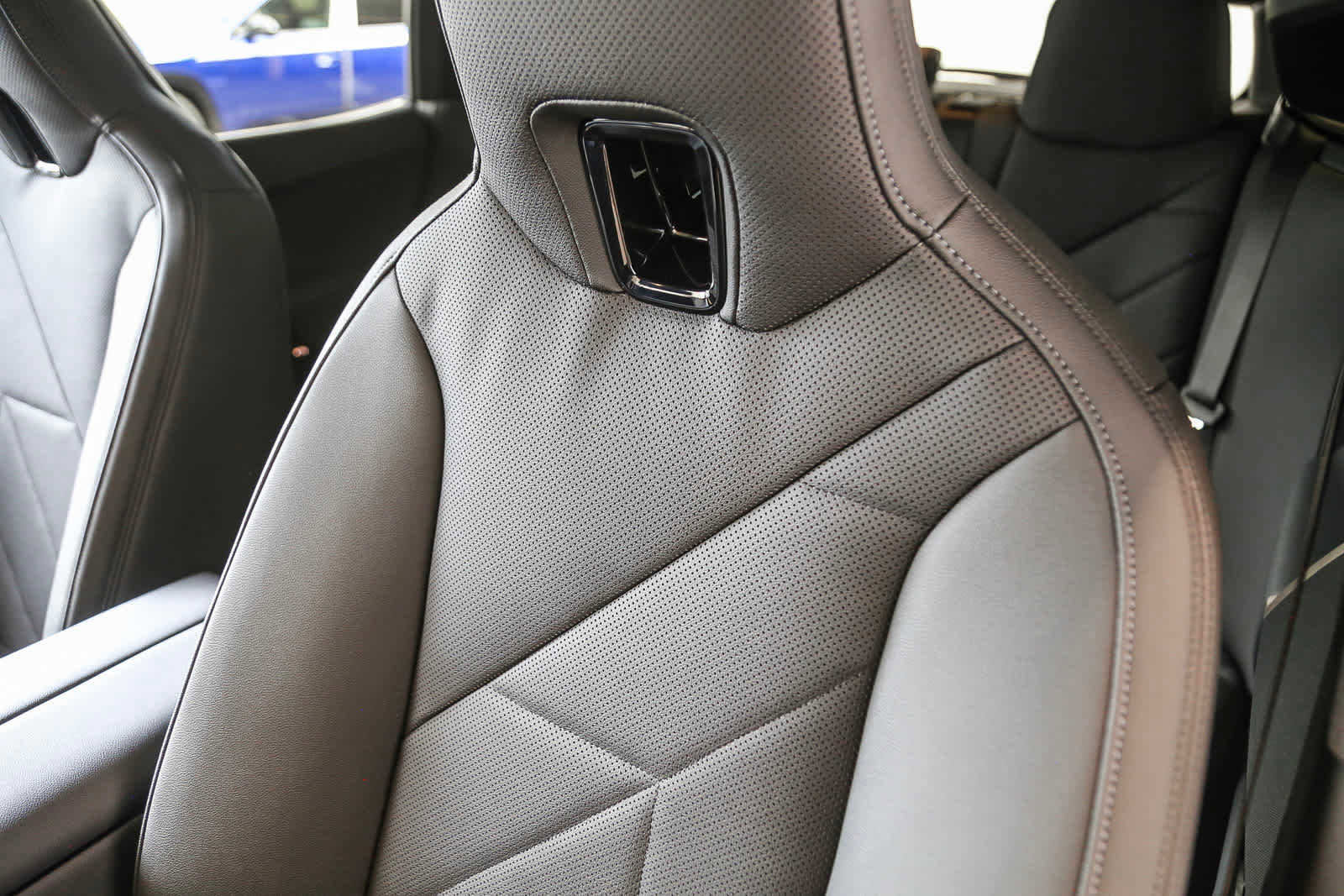 Used 2025 BMW iX xDrive50 image 25