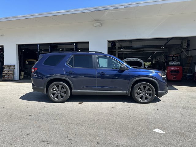 Used 2024 Honda Pilot Sport image 4