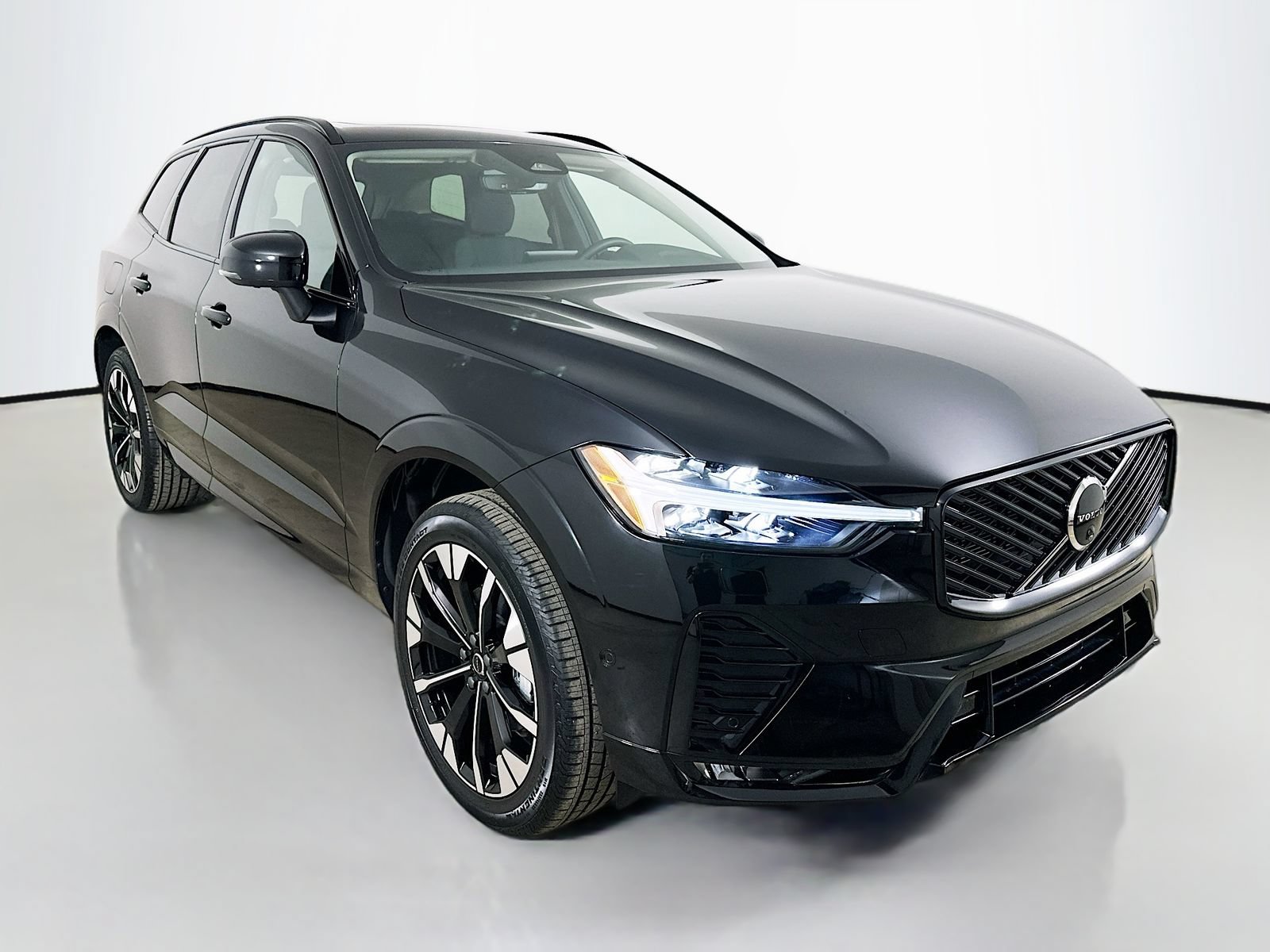 New 2026 Volvo XC60 B5 Plus w/ Protection Package Premier AWD/4WD image 3