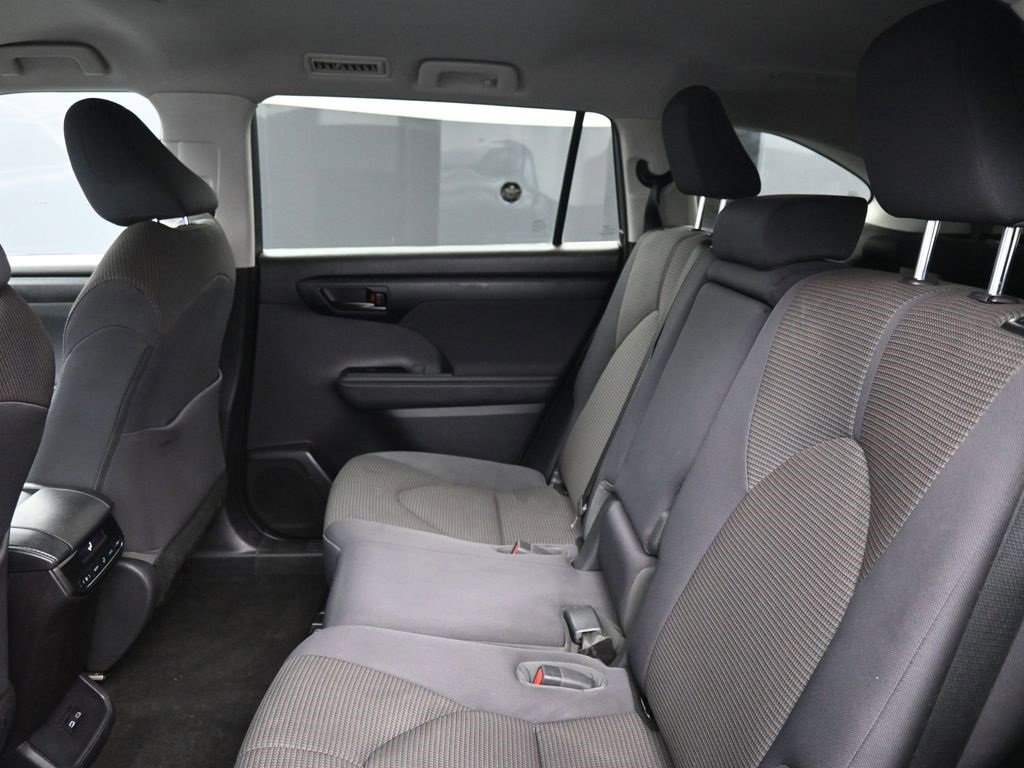 Certified 2023 Toyota Highlander L image 21