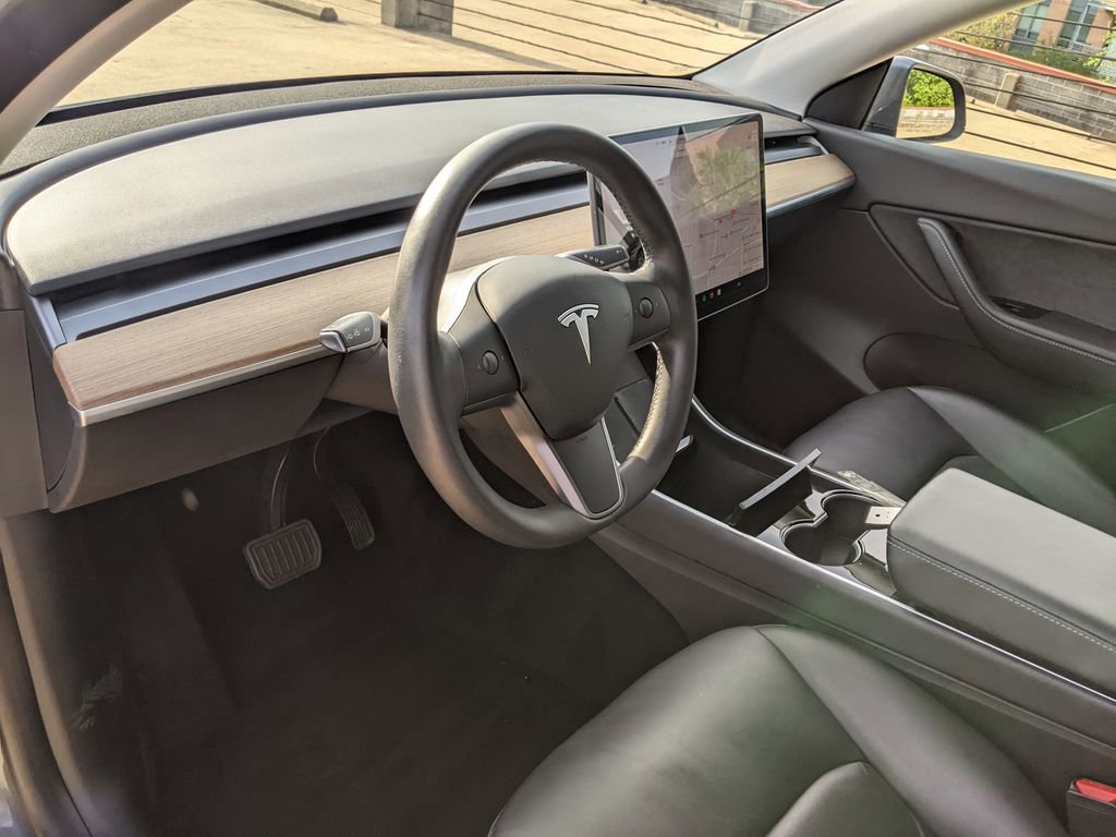 Used 2020 Tesla Model Y Long Range image 8