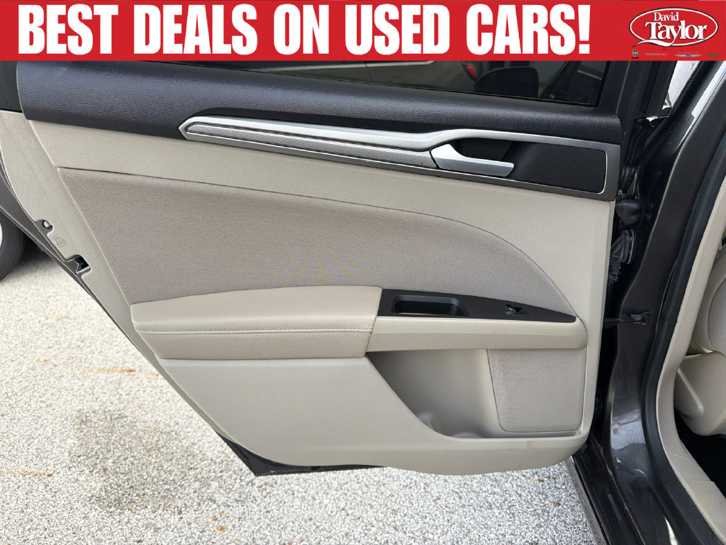 Used 2019 Ford Fusion SE FWD image 25