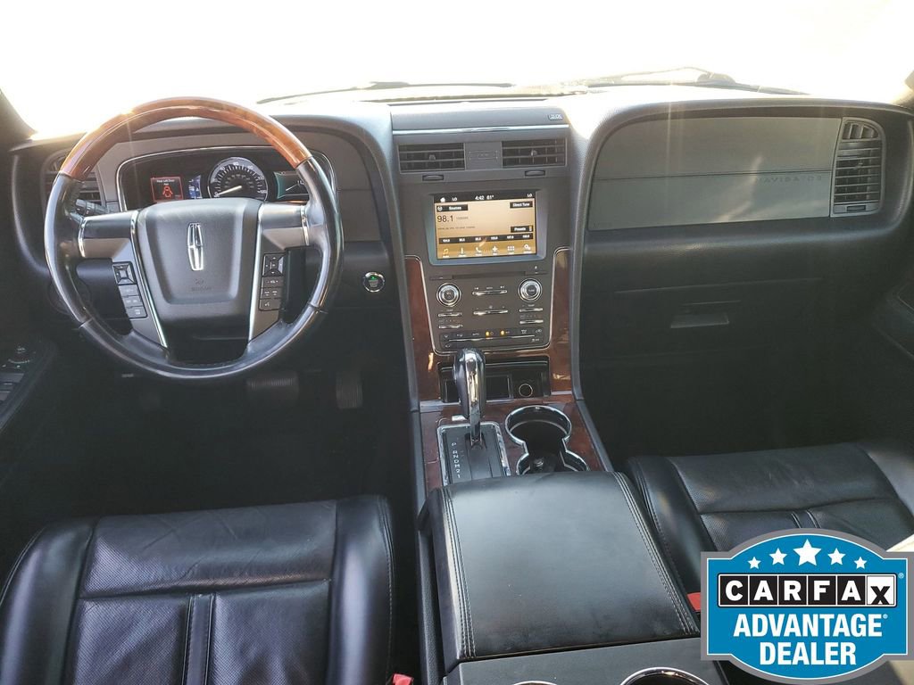Used 2017 Lincoln Navigator Select image 25