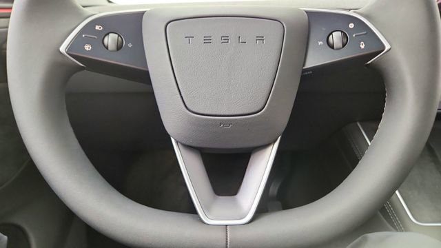 Used 2026 Tesla Model Y Long Range image 39