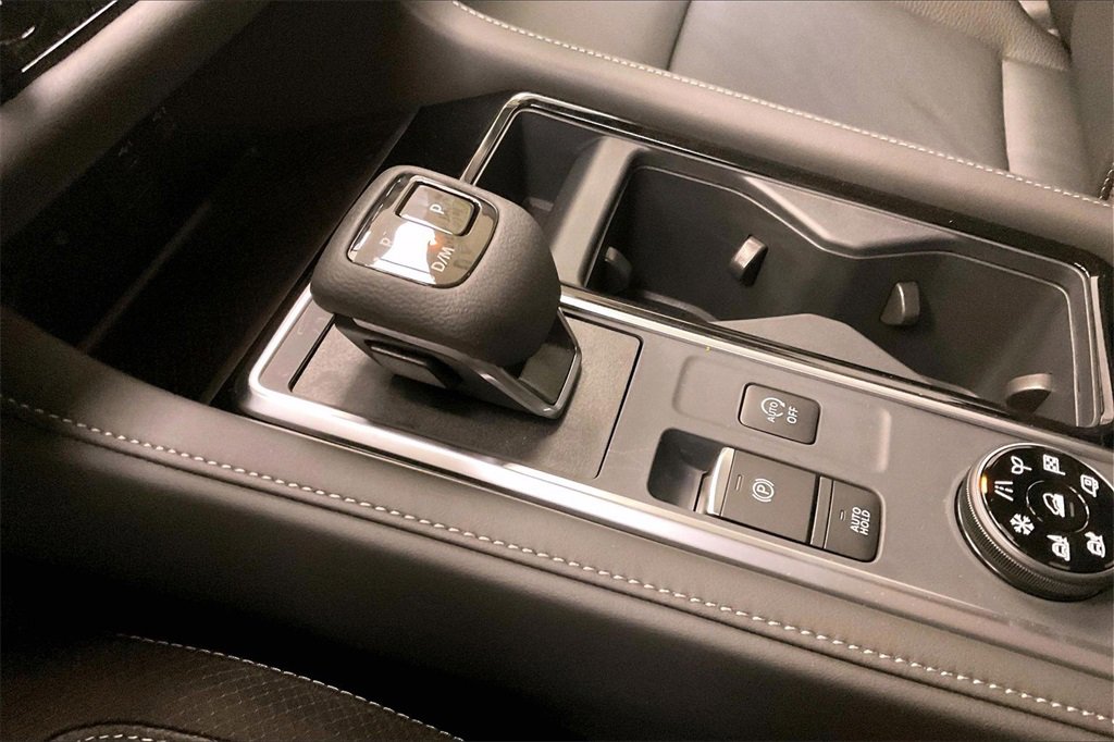 Certified 2025 Nissan Pathfinder SL image 16