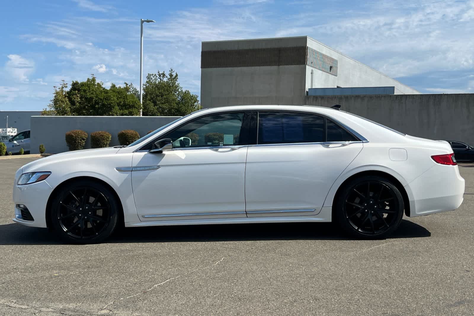 Used 2018 Lincoln Continental Reserve w/ Continental Climate Package AWD/4WD image 9
