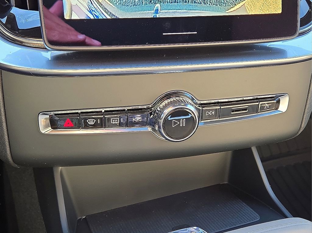 Used 2026 Volvo XC90 B6 Plus w/ Protection Package Premier image 26