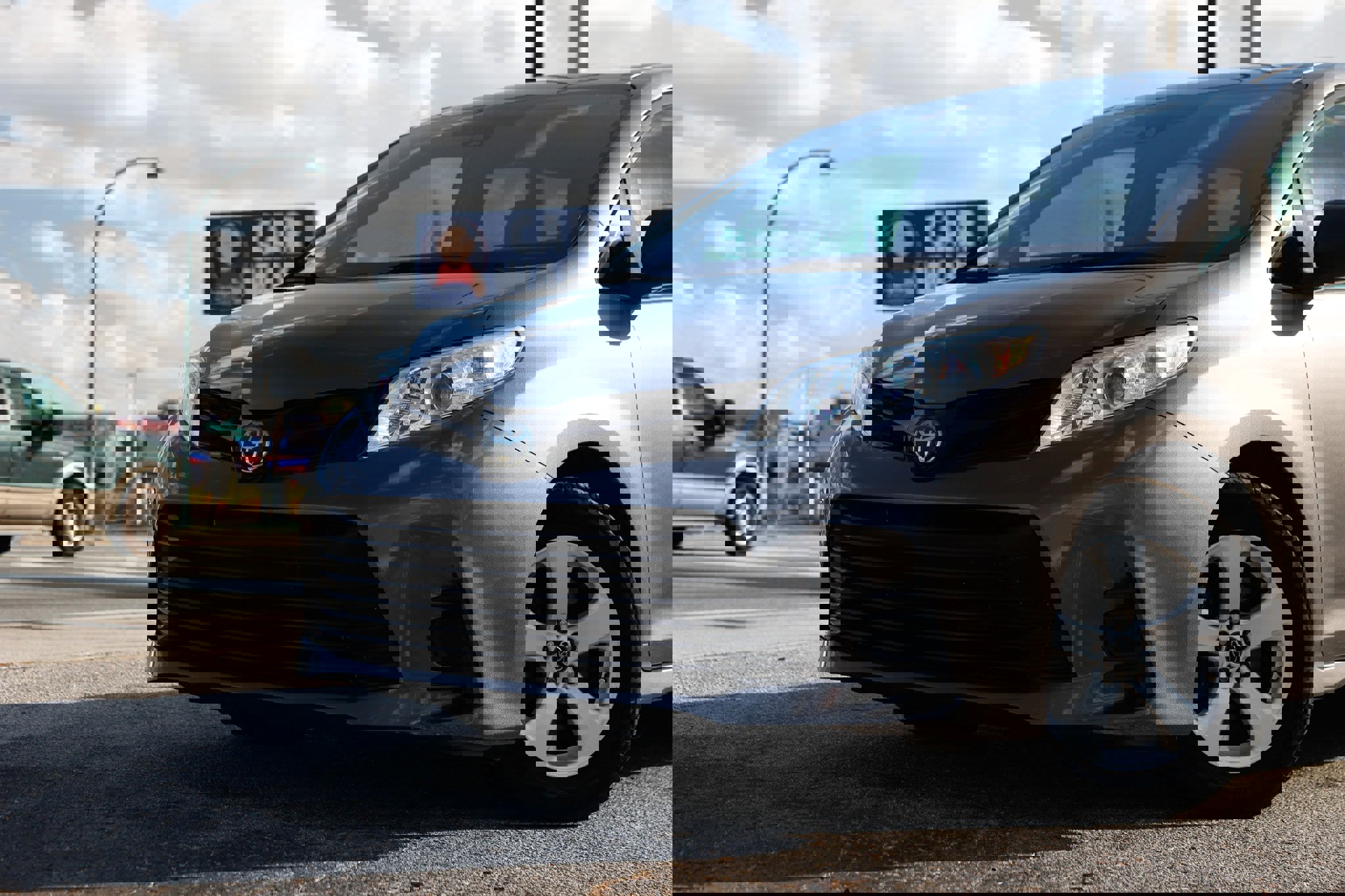 Used 2019 Toyota Sienna L image 36