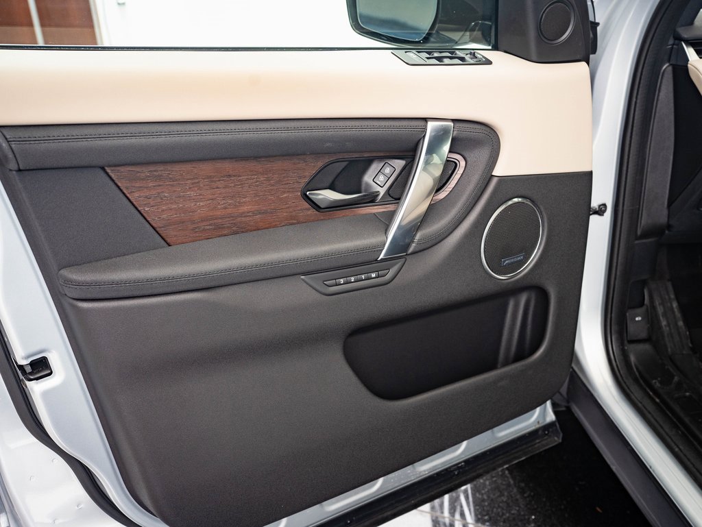 Used 2022 Land Rover Discovery Sport SE image 22