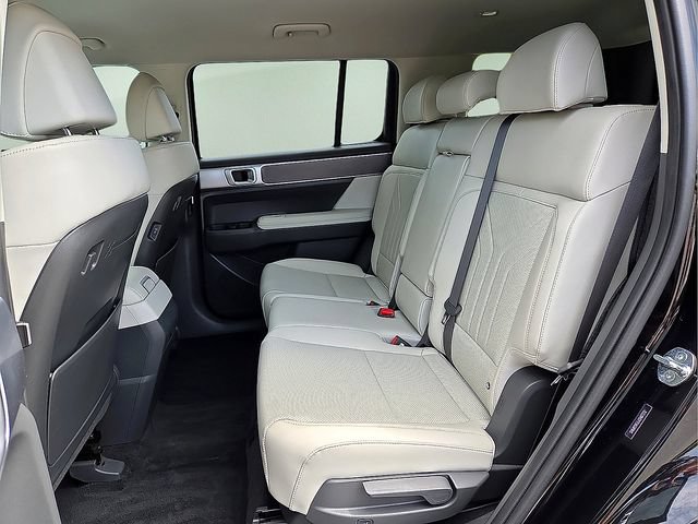 Used 2025 Hyundai Santa Fe SEL FWD image 12