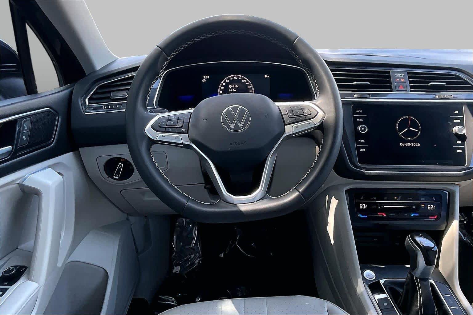 Used 2023 Volkswagen Tiguan SE FWD image 6