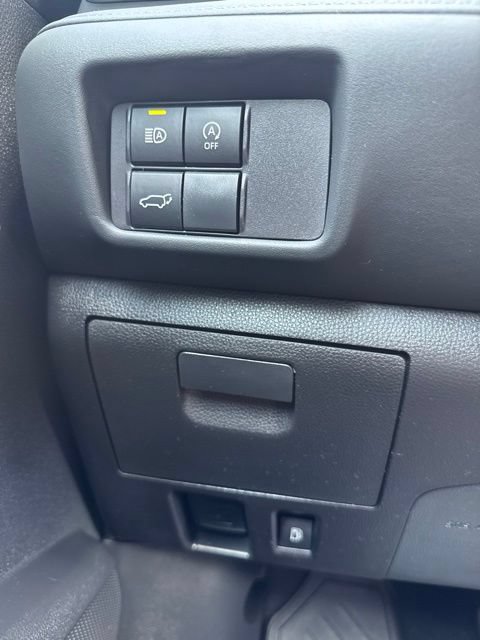 Used 2023 Toyota Highlander LE AWD/4WD image 18