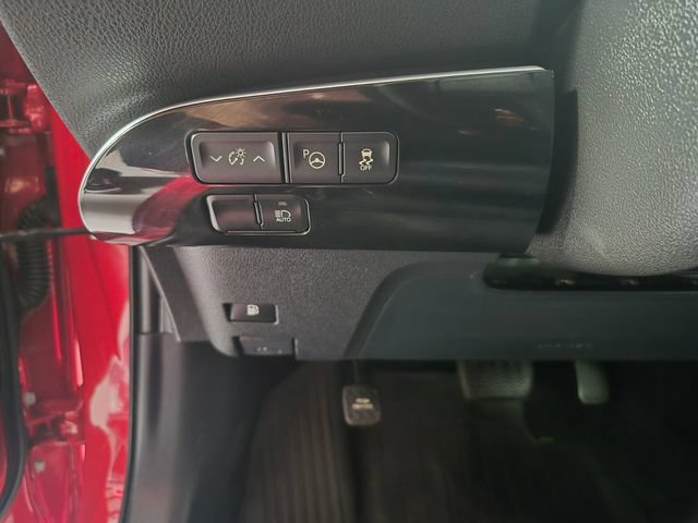 Used 2021 Toyota Prius LE AWD/4WD image 16