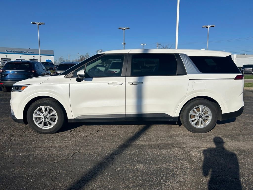 Certified 2023 Kia Carnival LX image 4